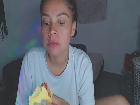 Snapshot of shayna_cute chatting on June 9, 2026, 12:55 am shayna cute online show from June 9, 2026, 12:55 am