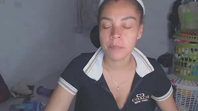 Snapshot of shayna_cute chatting on May 17, 2026, 3:50 am shayna cute online show from May 17, 2026, 3:50 am