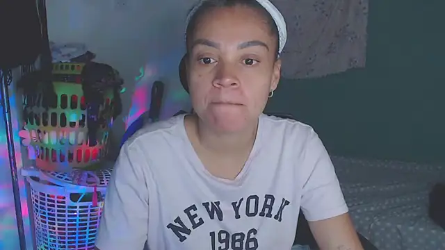 shayna cute online show from July 1, 2026, 12:22 am
