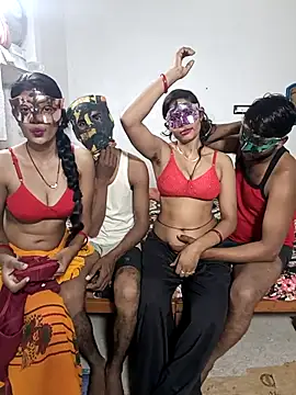 Snapshot of Real-Family chatting on December 18, 2025, 5:06 pm Real-Family online show from December 18, 2025, 5:06 pm