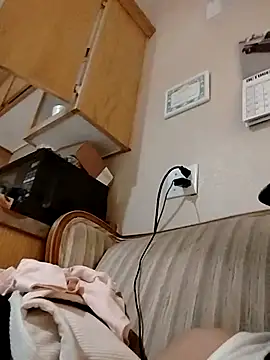 m8je online show from November 15, 2025, 6:06 am