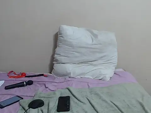 SexyLipss  online show from November 21, 2025, 8:08 pm