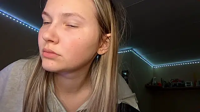 KarinRobertson online show from March 16, 2026, 5:05 pm