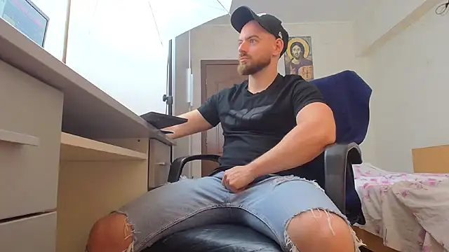 Snapshot of Ryanstone_ chatting on June 5, 2026, 6:52 am Ryanstone online show from June 5, 2026, 6:52 am