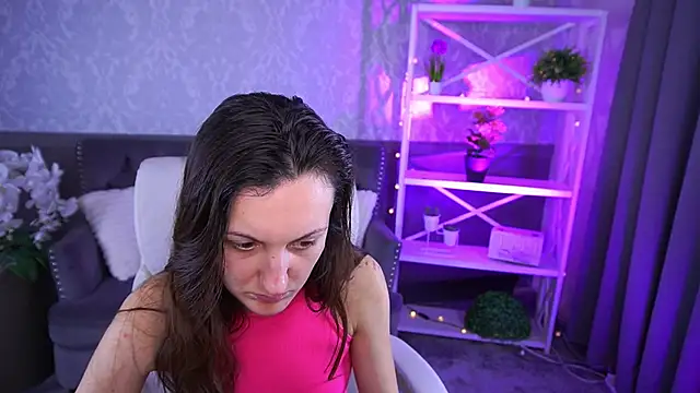 ZafiraMoonn online show from March 18, 2026, 1:57 pm