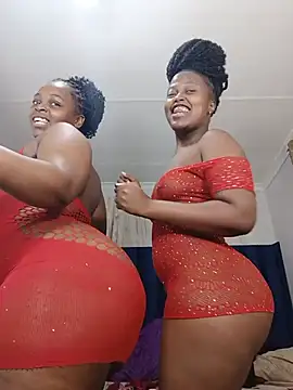 SweetSavage18 online show from July 3, 2026, 7:42 pm