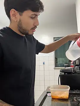 meninadeparis online show from March 11, 2026, 1:10 am