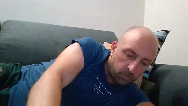 Snapshot of luca_beech88 chatting on June 25, 2026, 6:35 pm luca beech88 online show from June 25, 2026, 6:35 pm