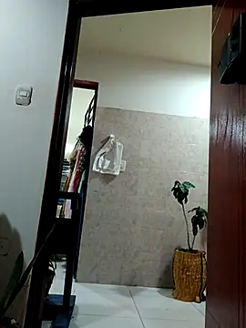 PaulinaLondra2 online show from December 3, 2025, 11:42 am