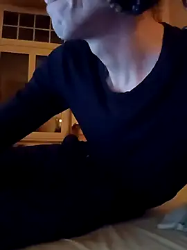 Snapshot of bassxxxxwave chatting on November 16, 2025, 6:56 pm bassxxxxwave online show from November 16, 2025, 6:56 pm