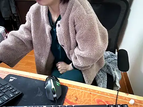 Snapshot of ---Lusi03--- chatting on February 10, 2026, 3:33 pm ---Lusi03--- online show from February 10, 2026, 3:33 pm