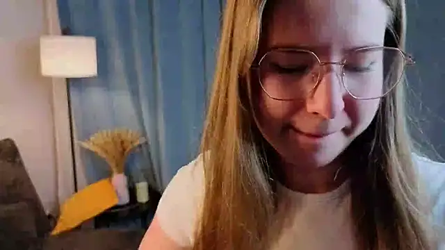 MowasaBritten online show from December 3, 2025, 5:12 pm