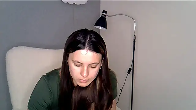 KiraHoney online show from April 23, 2026, 7:26 pm