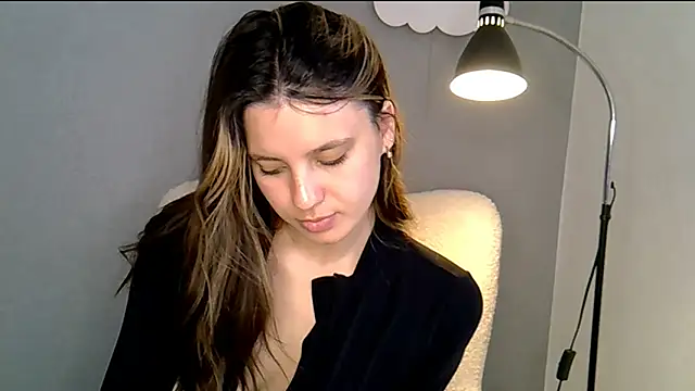 KiraHoney online show from May 10, 2026, 11:14 am