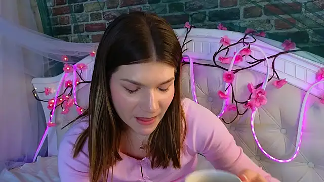 WilmaJohnson online show from March 13, 2026, 7:02 am