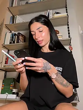 Snapshot of VickyM99 chatting on March 21, 2026, 8:19 am VickyM99 online show from March 21, 2026, 8:19 am