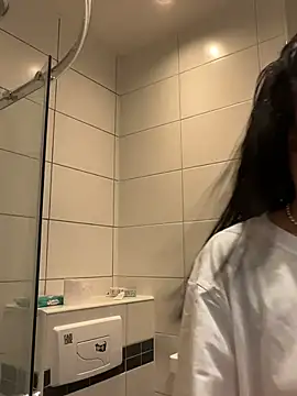 Snapshot of VickyM99 chatting on March 17, 2026, 7:33 am VickyM99 online show from March 17, 2026, 7:33 am