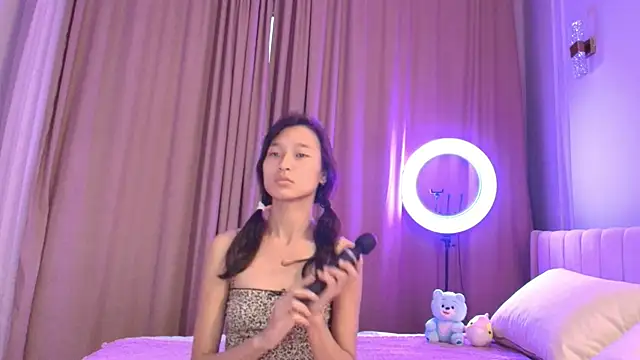 Snapshot of lihnpham chatting on November 15, 2025, 1:31 am lihnpham online show from November 15, 2025, 1:31 am