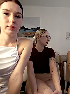 MelissaPinkiss online show from January 18, 2026, 11:24 am