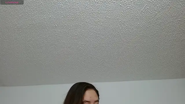 lauxury  online show from February 9, 2026, 3:26 am