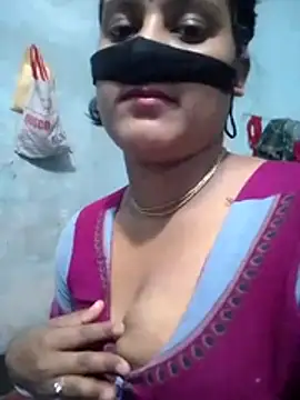 Snapshot of Hot8g chatting on November 19, 2025, 2:50 pm Hot8g online show from November 19, 2025, 2:50 pm