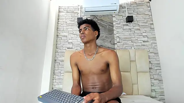 XAVI LEE online show from December 2, 2025, 7:48 pm