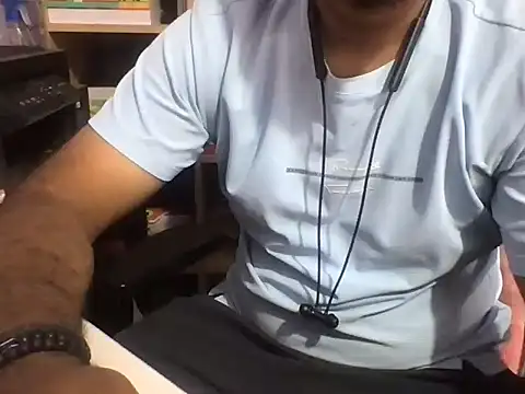 KingCobra 07 online show from May 18, 2026, 3:06 am