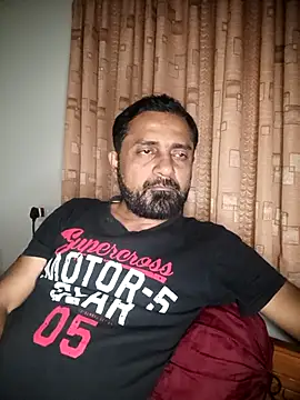 RubyEntity online show from December 18, 2025, 6:12 pm