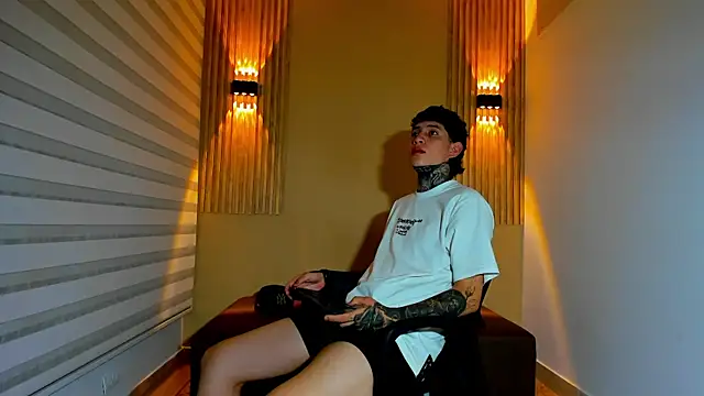 DANTE ARMSTRONG online show from November 8, 2025, 4:05 am