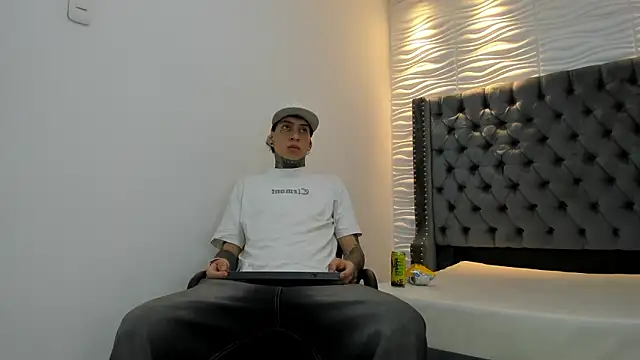 DANTE ARMSTRONG online show from January 14, 2026, 3:54 am