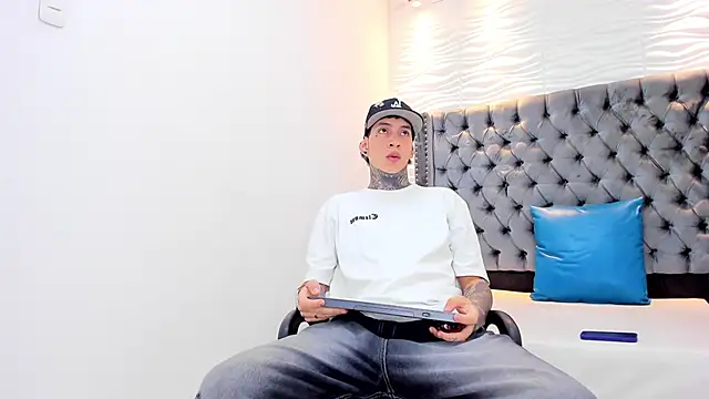 DANTE ARMSTRONG online show from January 9, 2026, 3:46 am