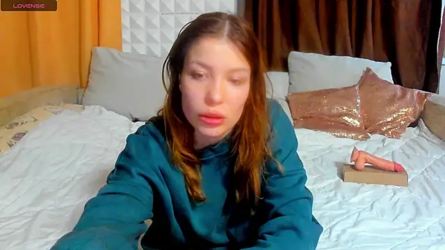 Eva purrr  online show from April 24, 2026, 6:59 am