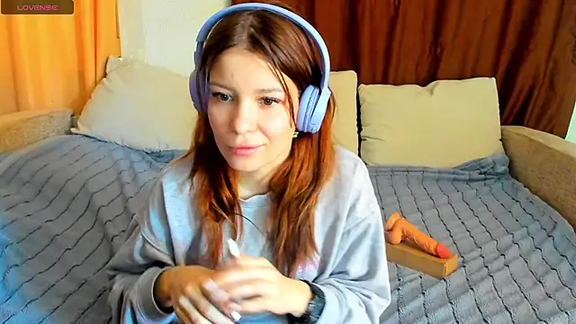 Snapshot of Eva_purrr_ chatting on March 10, 2026, 7:12 am Eva purrr online show from March 10, 2026, 7:12 am