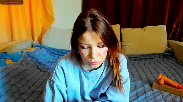 Snapshot of Eva_purrr_ chatting on March 9, 2026, 9:46 am Eva purrr online show from March 9, 2026, 9:46 am