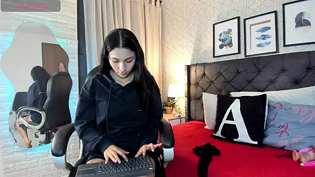 valentina  desire online show from April 23, 2026, 11:49 am