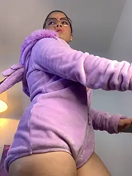 violettabond online show from April 24, 2026, 12:51 pm