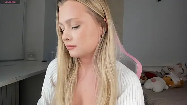 elly aryxd online show from November 8, 2025, 5:27 pm