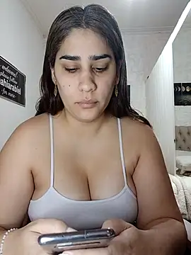 nahiarabiel33 online show from April 29, 2026, 5:30 pm