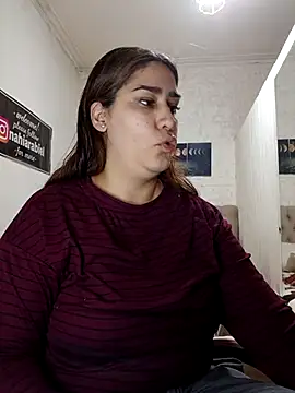 nahiarabiel33 online show from August 8, 2026, 4:25 pm