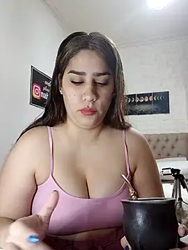 nahiarabiel33 online show from July 16, 2026, 2:58 pm