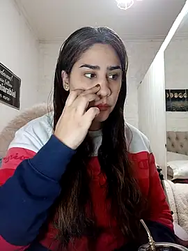 nahiarabiel33 online show from June 27, 2026, 5:41 pm