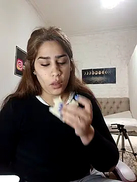 nahiarabiel33 online show from July 13, 2026, 4:17 pm