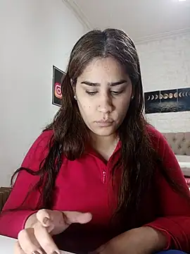 nahiarabiel33 online show from June 18, 2026, 7:19 pm