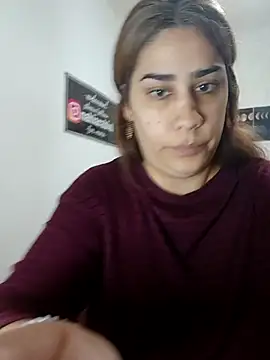 nahiarabiel33 online show from May 4, 2026, 7:28 pm