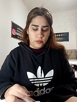 nahiarabiel33 online show from June 24, 2026, 9:12 pm
