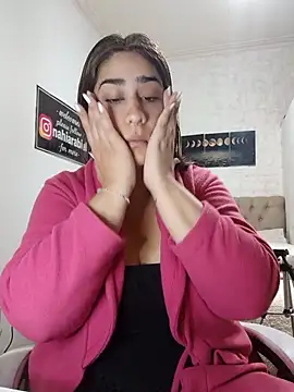 nahiarabiel33 online show from May 3, 2026, 4:10 pm