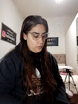 nahiarabiel33 online show from June 25, 2026, 7:30 pm