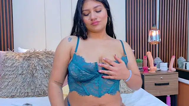 Snapshot of ValeriaMonet chatting on December 15, 2025, 8:14 pm ValeriaMonet online show from December 15, 2025, 8:14 pm