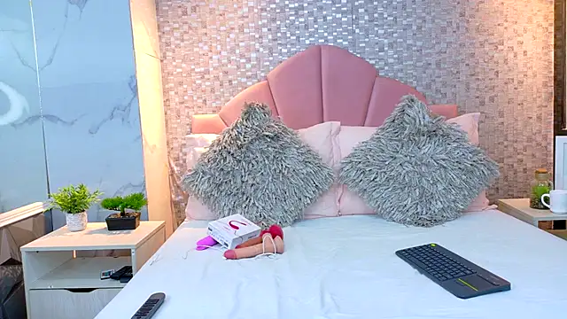 Snapshot of ValeriaMonet chatting on November 10, 2025, 7:30 pm ValeriaMonet online show from November 10, 2025, 7:30 pm