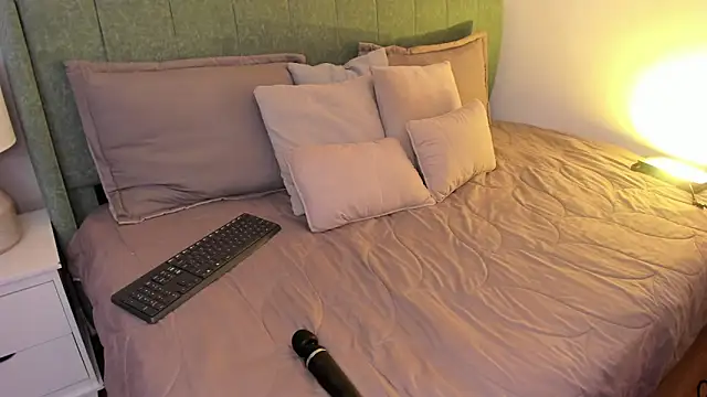 annie  20 online show from March 11, 2026, 8:03 pm